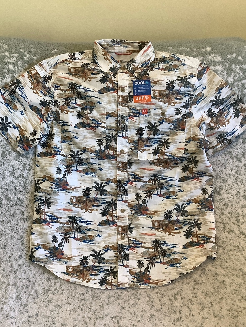 The American Outdoorsman Mens Short-Sleeve Tropical Shirt Size Medium NWT UPF40